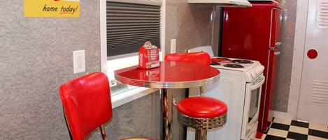 Coffee/tea maker, fridge, oven, stovetop