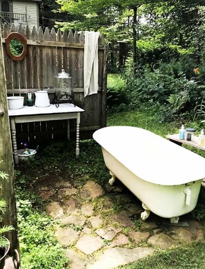 Property grounds - Enchanting Adirondack Cabin in the Treetops (Potsdam)