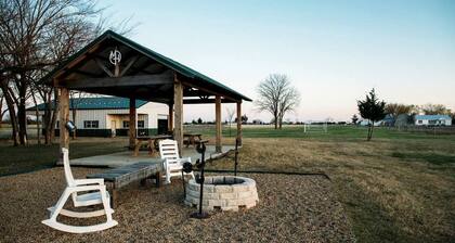 Rustic Tiny House Rental for Weekend Getaways from Dallas