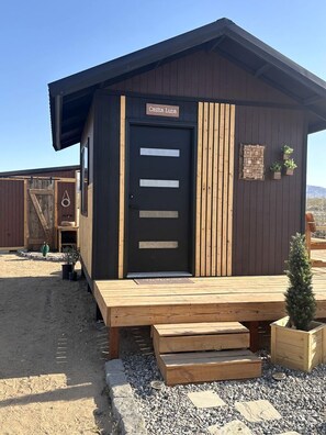 Exterior - Beautiful Casita for an Unforgettable Couples Escape in Joshua Tree, California (Joshua Tree)