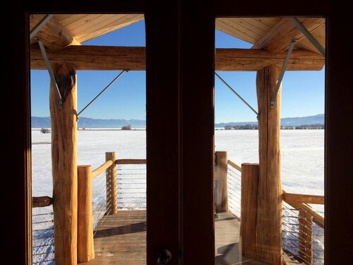 Luxury Flathead Lake Yurt Ideal for a Great Getaway in Montana