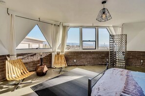 3 habitaciones, tabla de planchar con plancha, wifi y ropa de cama 