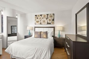 1 Schlafzimmer, Schreibtisch, Bügeleisen/Bügelbrett, Reisekinderbett