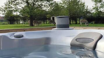 Bain à remous extérieur