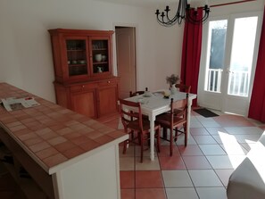 Dining - Holiday Home 'Gîte Edoniaa - Baie De Somme' with Shared Pool, Private Terrace and Wi-Fi (Quend)