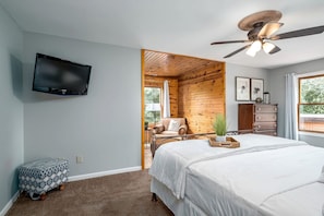 6 bedrooms, desk, iron/ironing board, travel crib