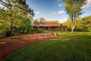 Exterior - Luxurious Vacation Rental for Groups near Hoosier National Forest, Indiana (Henryville)