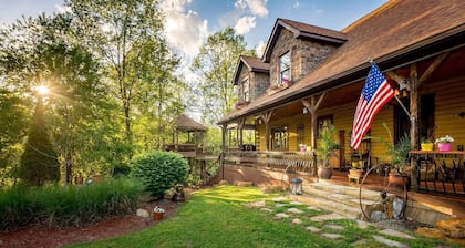 Luxurious Vacation Rental for Groups near Hoosier National Forest, Indiana