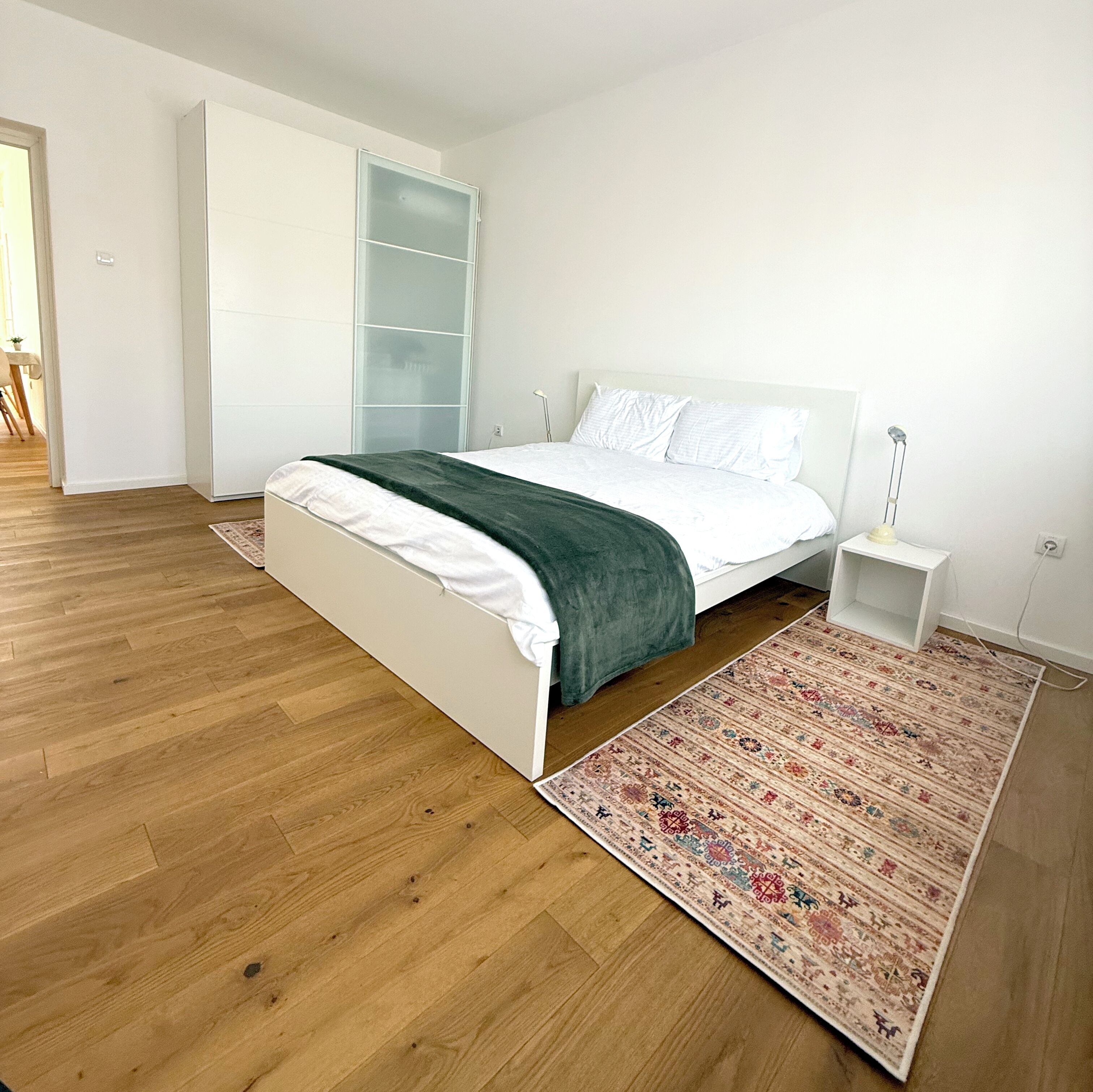 1 chambre, fer et planche à repasser, draps fournis