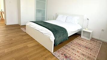 1 chambre, fer et planche à repasser, draps fournis