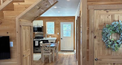 Newly Built cabin in the woods. Steps from the Miramichi River and trails