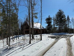 Exterior - Newly Built cabin in the woods. Steps from the Miramichi River and trails (Blackville)
