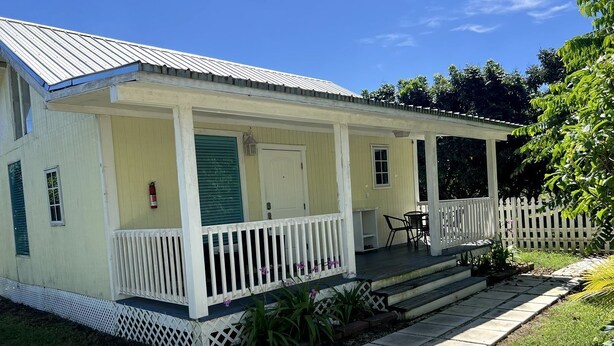 Unclassified image, 1 of 31, button - Cozy Cottage on a Tropical Fruit Farm for a Peaceful Escape near Homestead, Florida (Homestead)