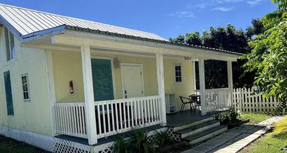 Cozy Cottage on a Tropical Fruit Farm for a Peaceful Escape near Homestead, Florida