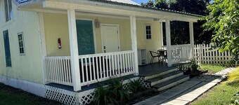 Cozy Cottage on a Tropical Fruit Farm for a Peaceful Escape near Homestead, Florida