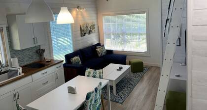Cozy Cottage on a Tropical Fruit Farm for a Peaceful Escape near Homestead, Florida