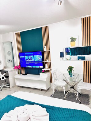 Room - City junction studio apartment in the CBD town (Windhoek)