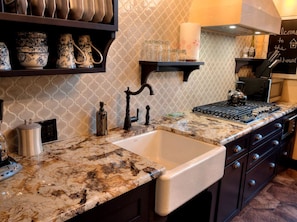 Private kitchen - Romantic Cottage Rental Tucked Away in the Countryside near Lancaster, Pennsylvania (Columbia)