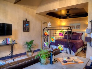 1 Schlafzimmer, Schreibtisch, WLAN, Bettwäsche