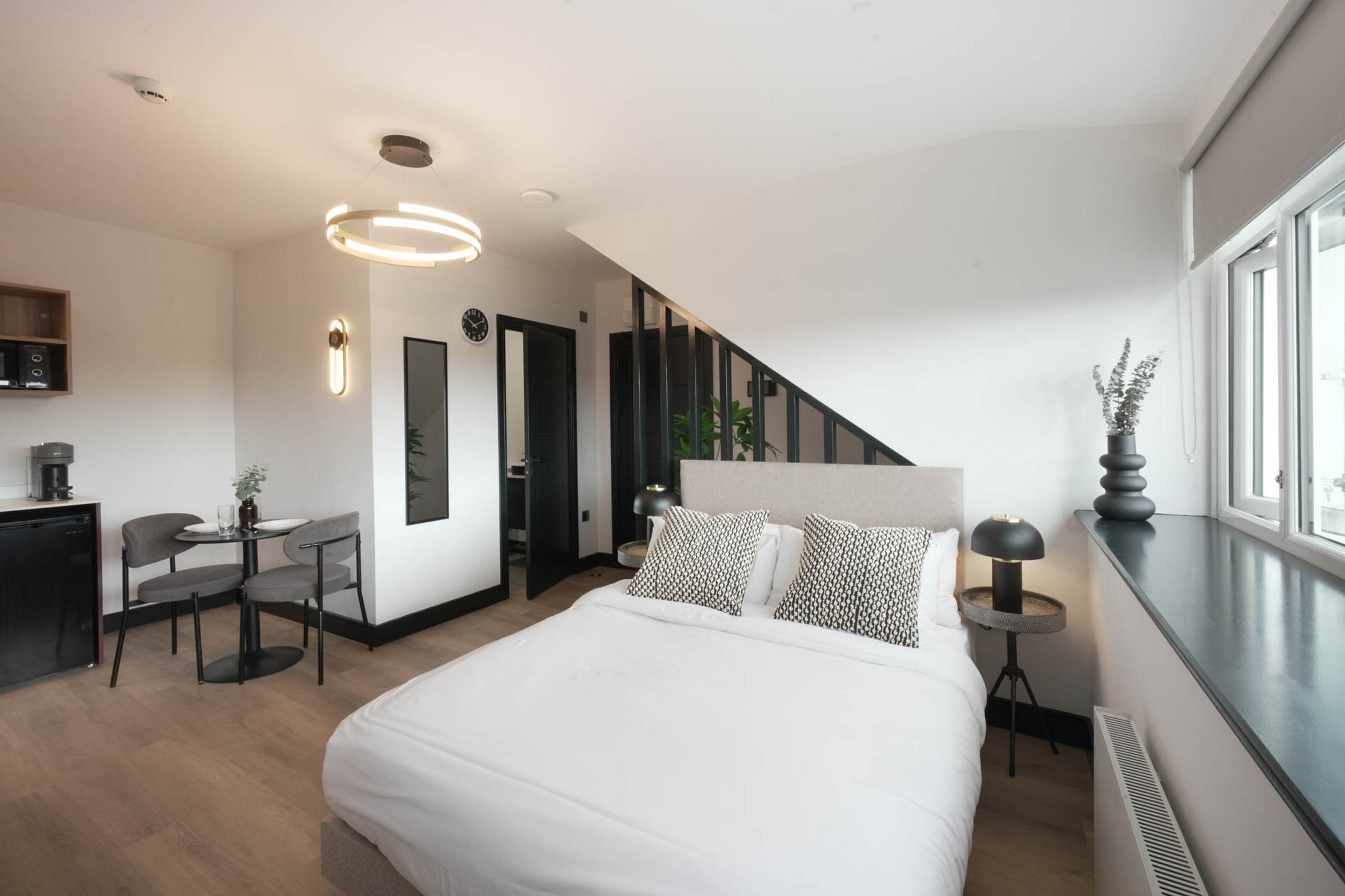 1 habitación, tabla de planchar con plancha y internet 