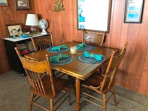 Dining - Charming Seaside Cottage Rental on Delaware Bay, New Jersey (New Port)