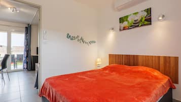 2 chambres, fer et planche à repasser, Wi-Fi, draps fournis