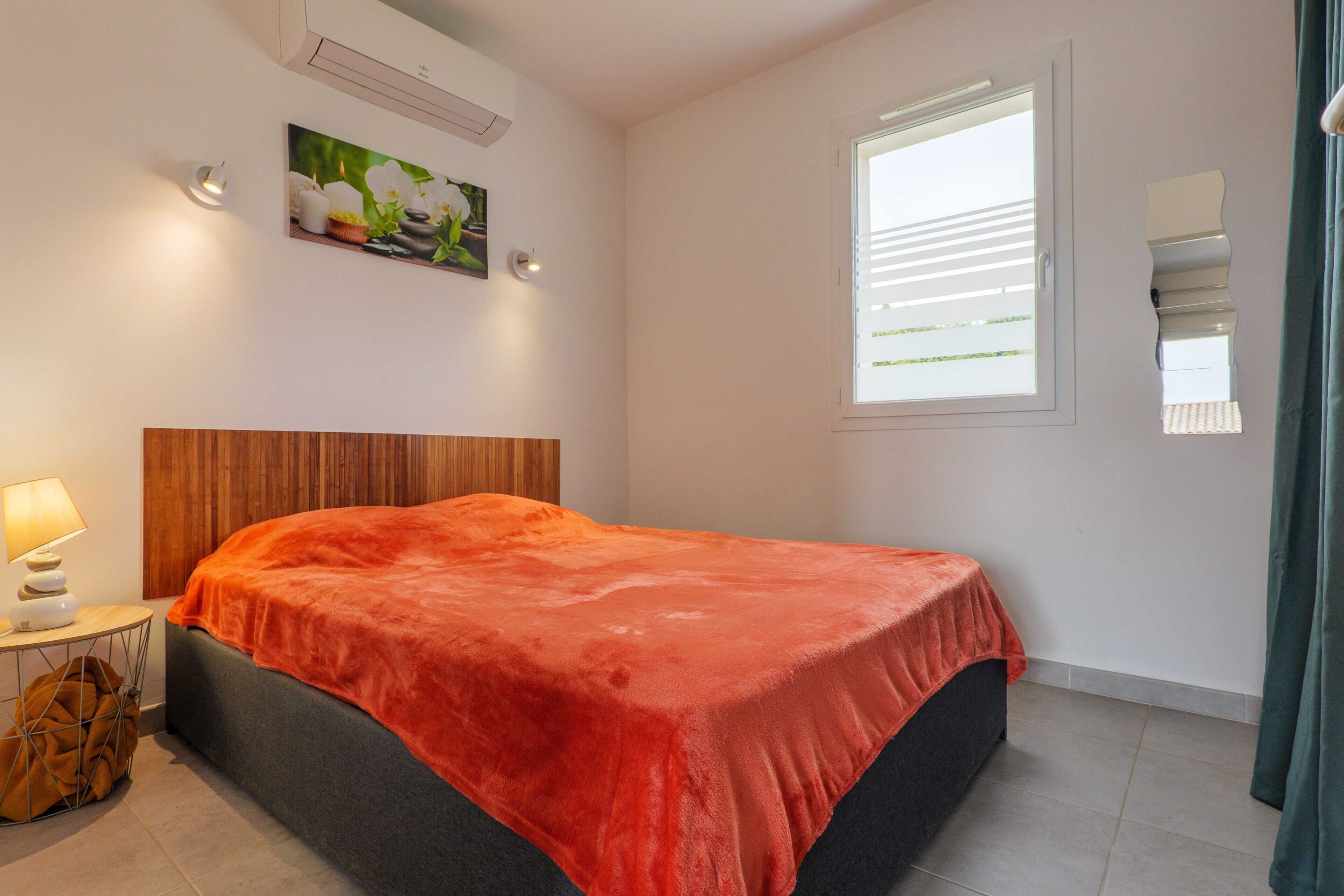 2 slaapkamers, een strijkplank/strijkijzer, wifi, beddengoed