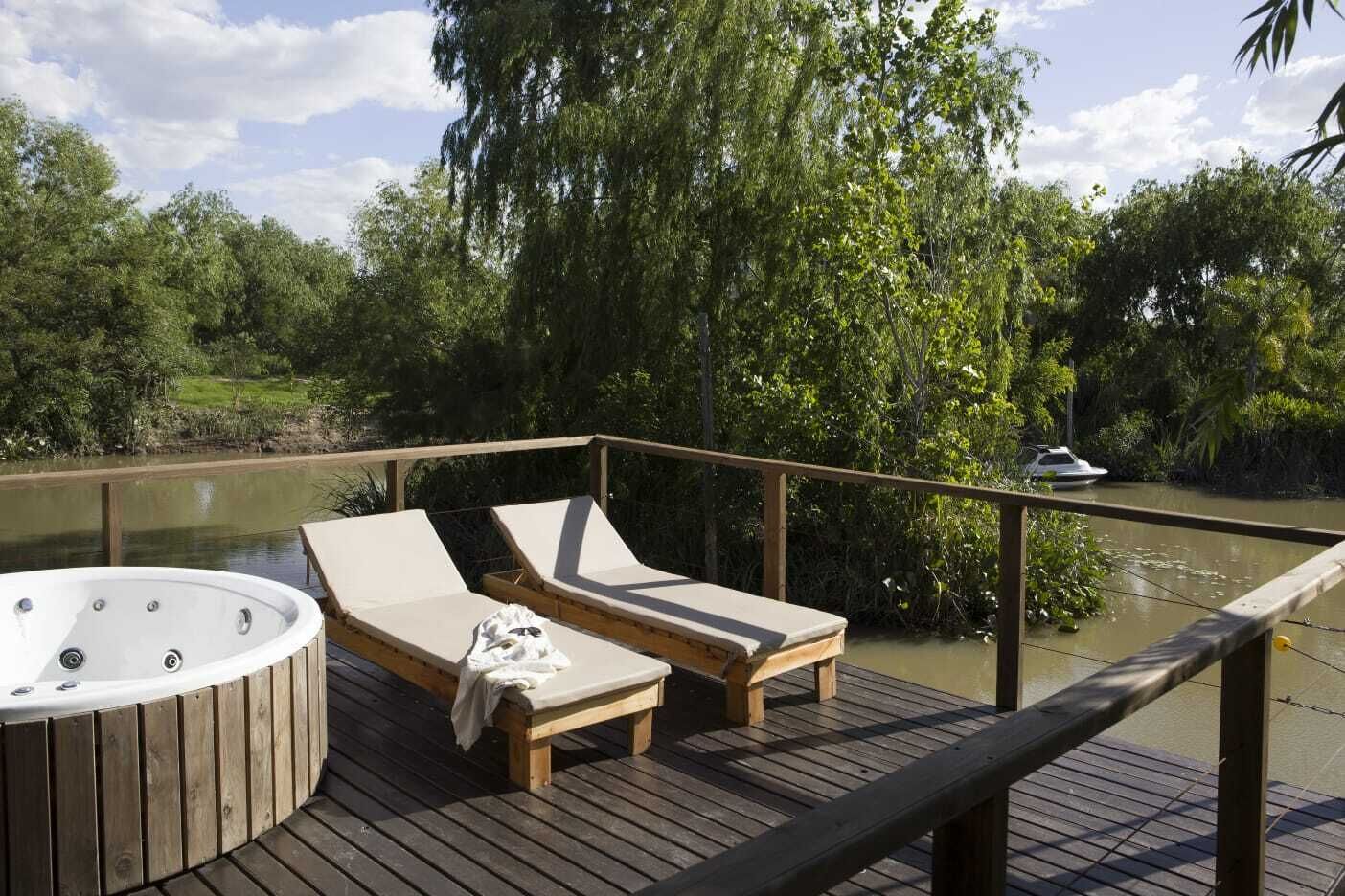 Tina de hidromasaje al aire libre