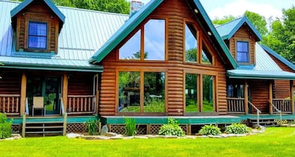 Spacious Vacation Rental Perfect for Family Reunions near Pittsburgh, Pennsylvania