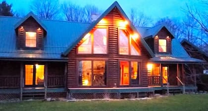 Spacious Vacation Rental Perfect for Family Reunions near Pittsburgh, Pennsylvania