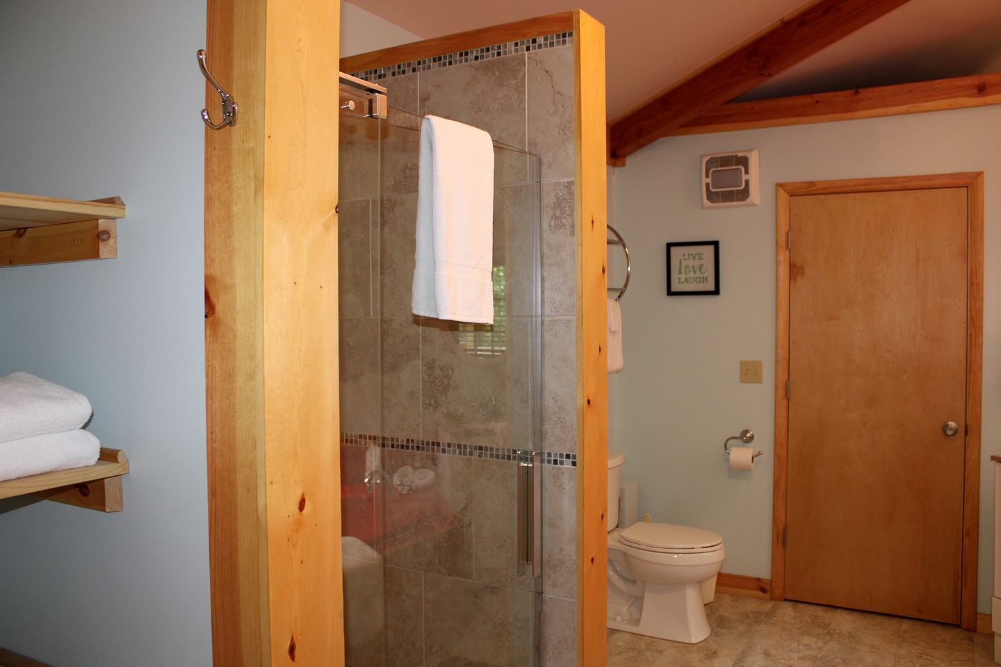 Jetted bath, towels