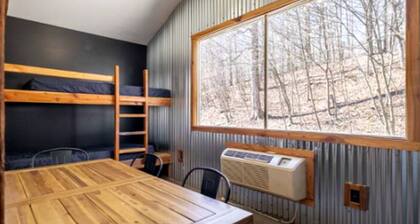 Picturesque Cabin with Lovely Hiking Trails in Indiana