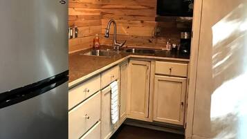 Coffee/tea maker, fridge, microwave, cookware/dishes/utensils