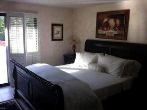 1 bedroom, in-room safe, WiFi, bed sheets - Romantic Getaway in a Spanish Villa in the Heart of Napa Valley, California (Saint Helena)