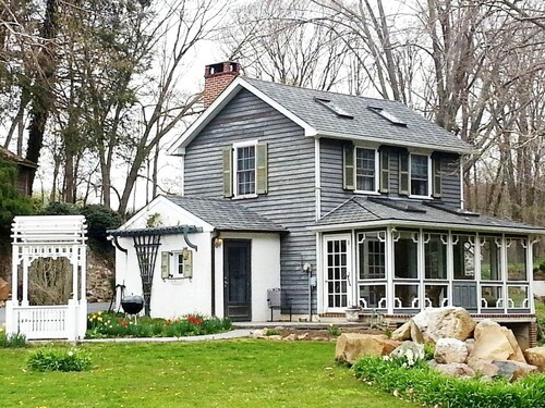 Charming Cottage Getaway in Chester Springs, Pennsylvania
