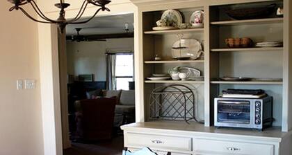 Cozy Cottage Rental with Amazing Mountain Views in Marathon, Texas