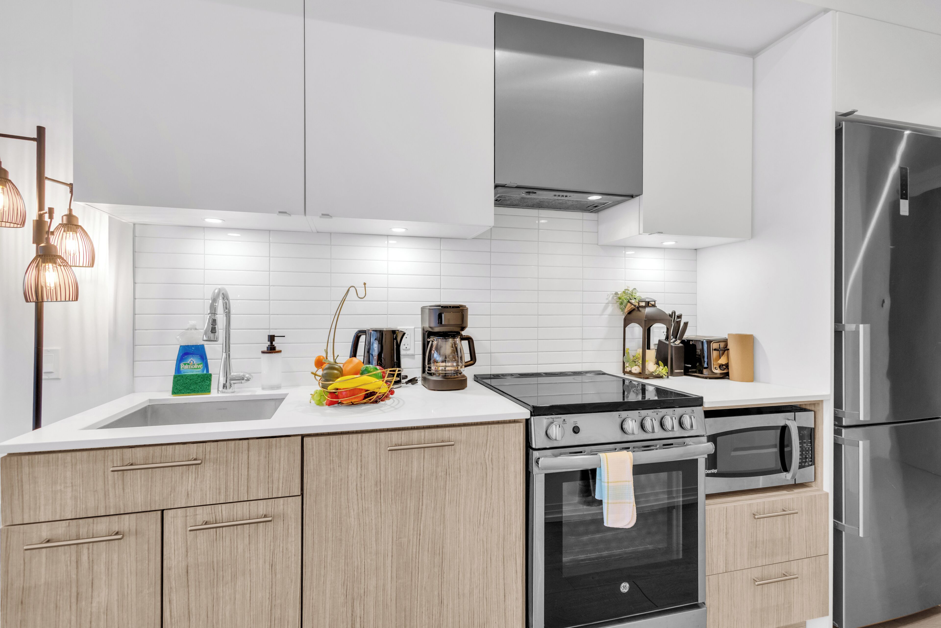 Basic Studio Suite, 1 Queen Bed, Non Smoking, City View | Private kitchen | Fridge, microwave, oven, stovetop