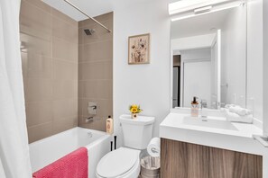 Suite studio Confort, 1 grand lit et 1 canapé-lit, non-fumeur | Salle de bain
