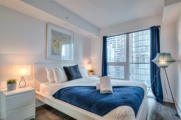 Luxury Suite, 2 Bedrooms, Non Smoking, 2 Bathrooms - Econo Suites DT (Toronto)