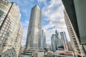 Exterior - Econo Suites DT (Toronto)