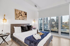 Suite studio de base, 1 grand lit, non-fumeur, vue sur la ville | Aire de séjour