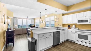 Condo, Multiple Beds (Summerwind Center 504) | Private kitchen