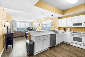 Condo, Multiple Beds (Summerwind Center 504) | Private kitchen