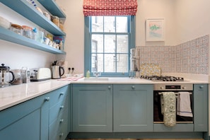 Fridge, microwave, oven, stovetop - Gorgeous 3 bedroom flat - Pimlico (Greater London)