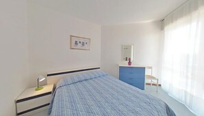 3 bedrooms - Sea View Stay in a Beachfront Building With Pools (Lignano Sabbiadoro)