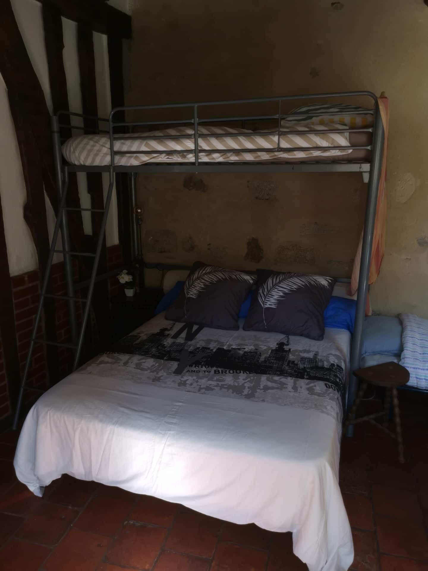 1 bedroom, travel cot, free WiFi, bed sheets