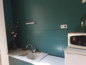 Private kitchen - "Le 37.2" T1 apartment in quiet city center Pets welcome (Alençon)