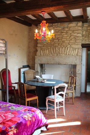 Dining - "Le 37.2" T1 apartment in quiet city center Pets welcome (Alençon)