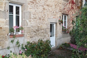 Exterior detail - "Le 37.2" T1 apartment in quiet city center Pets welcome (Alençon)