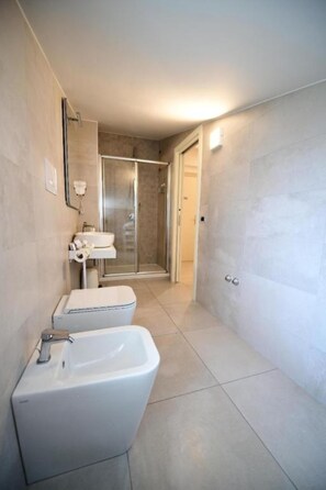 Bathroom - Royal Rooms (Laura)